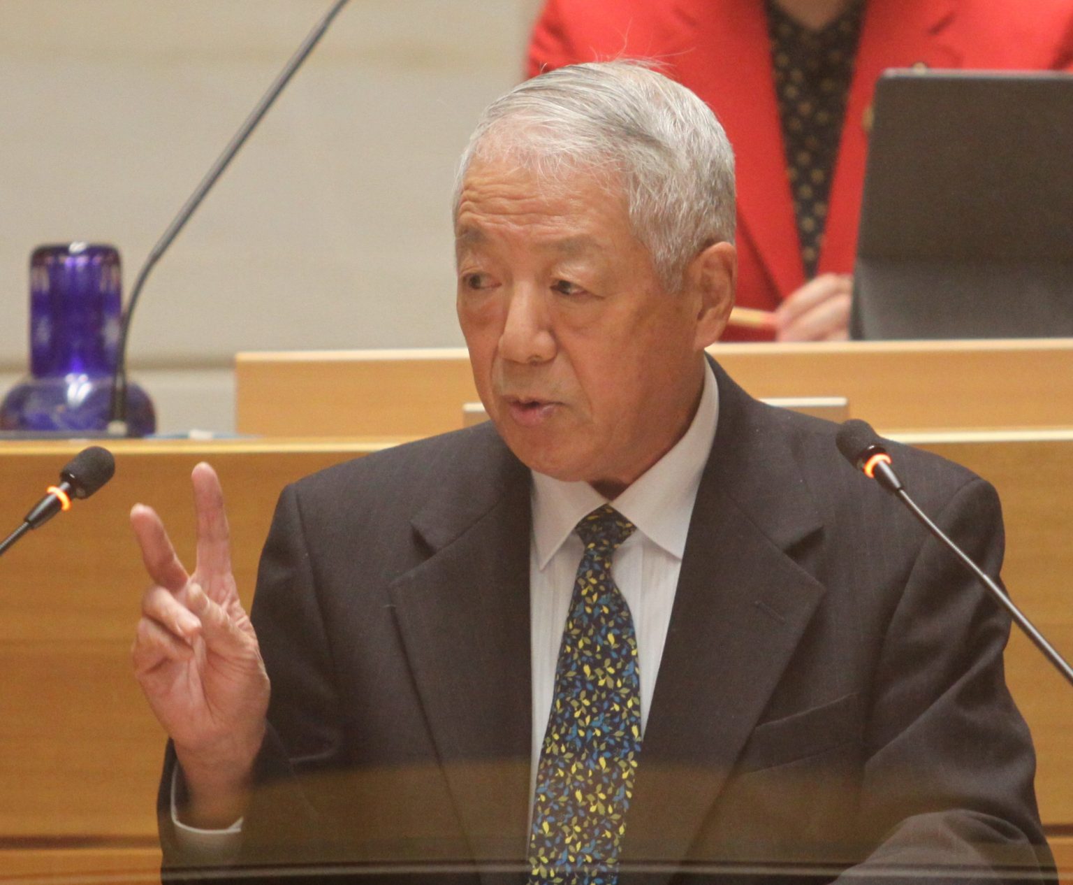 11月24日、風見利男議員の代表質問 日本共産党港区議団